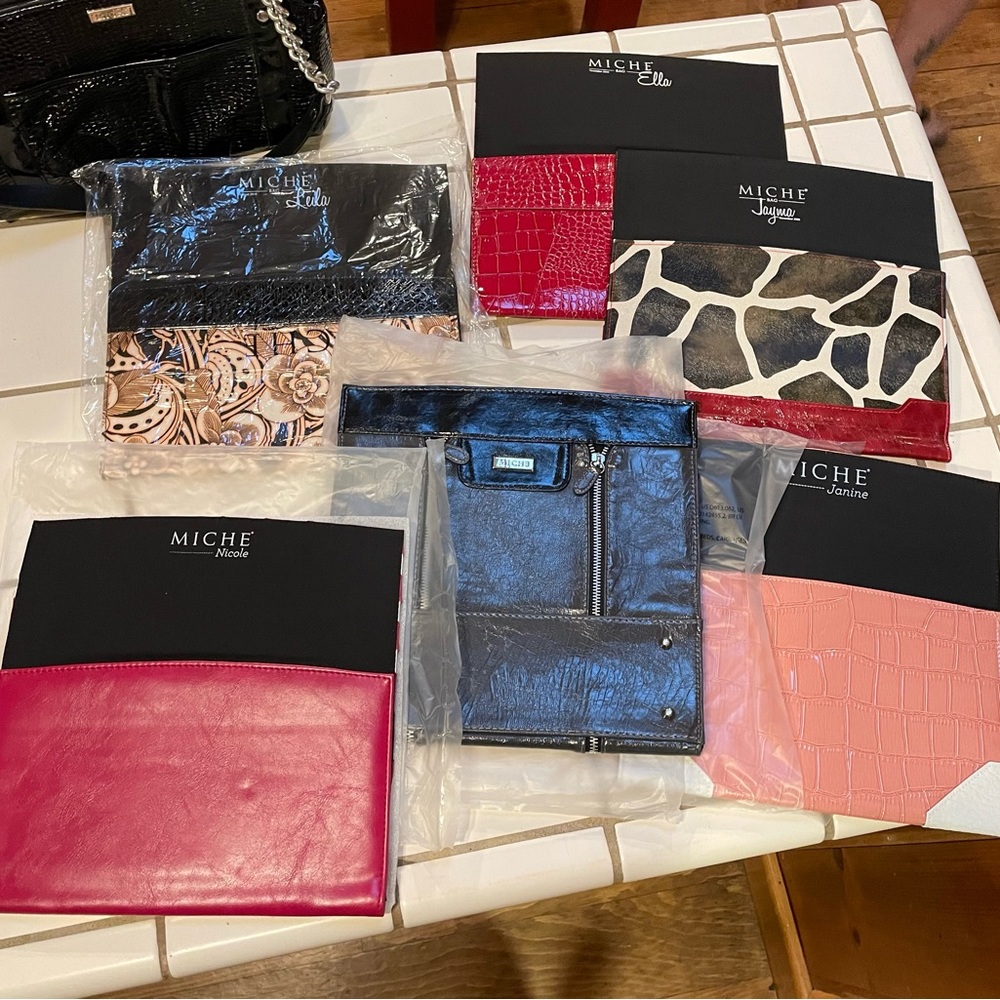 Miche Classic Purse with upgraded handles, 9 covers and hanging organizer.